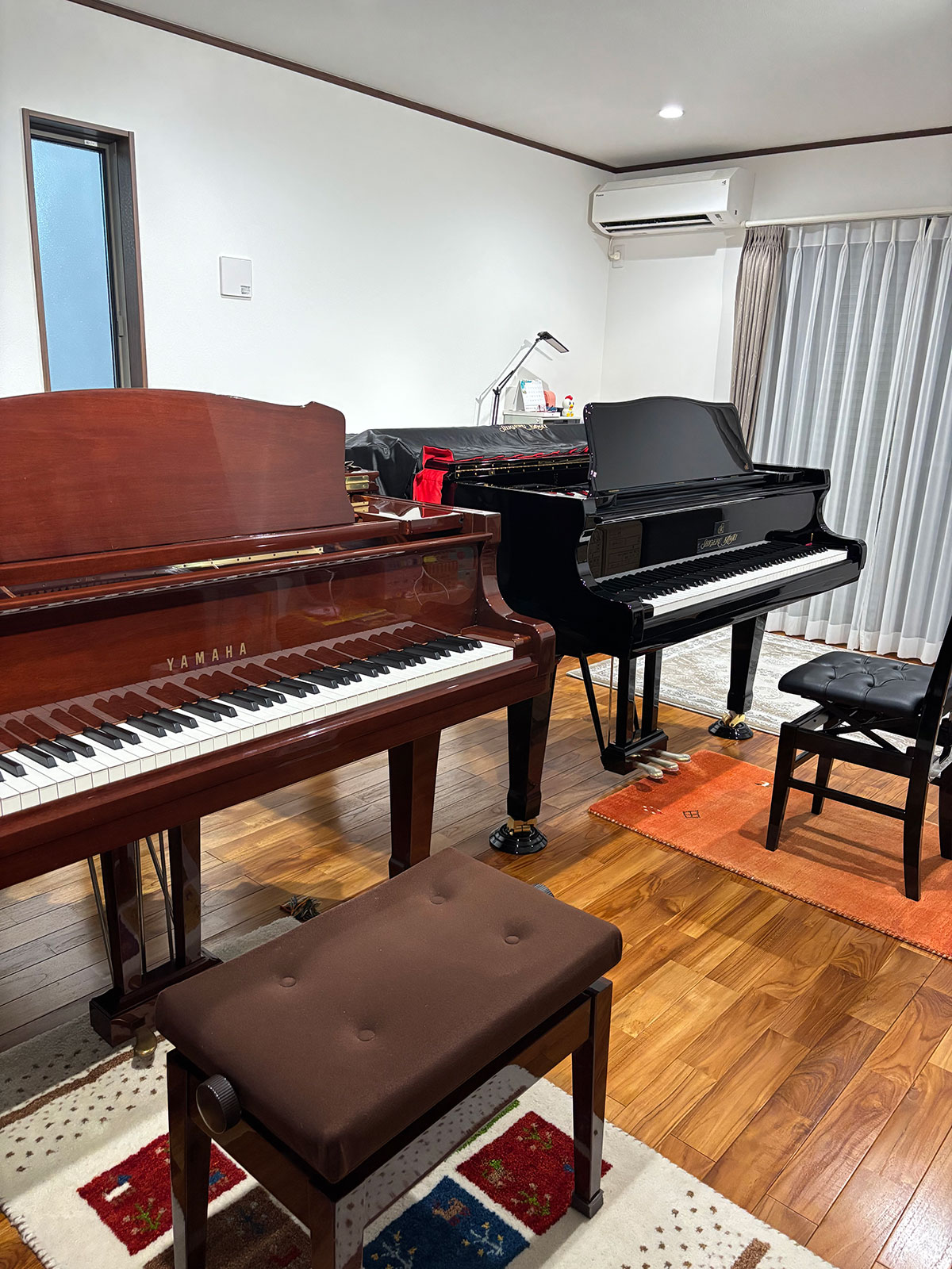 レッスン室ピアノ