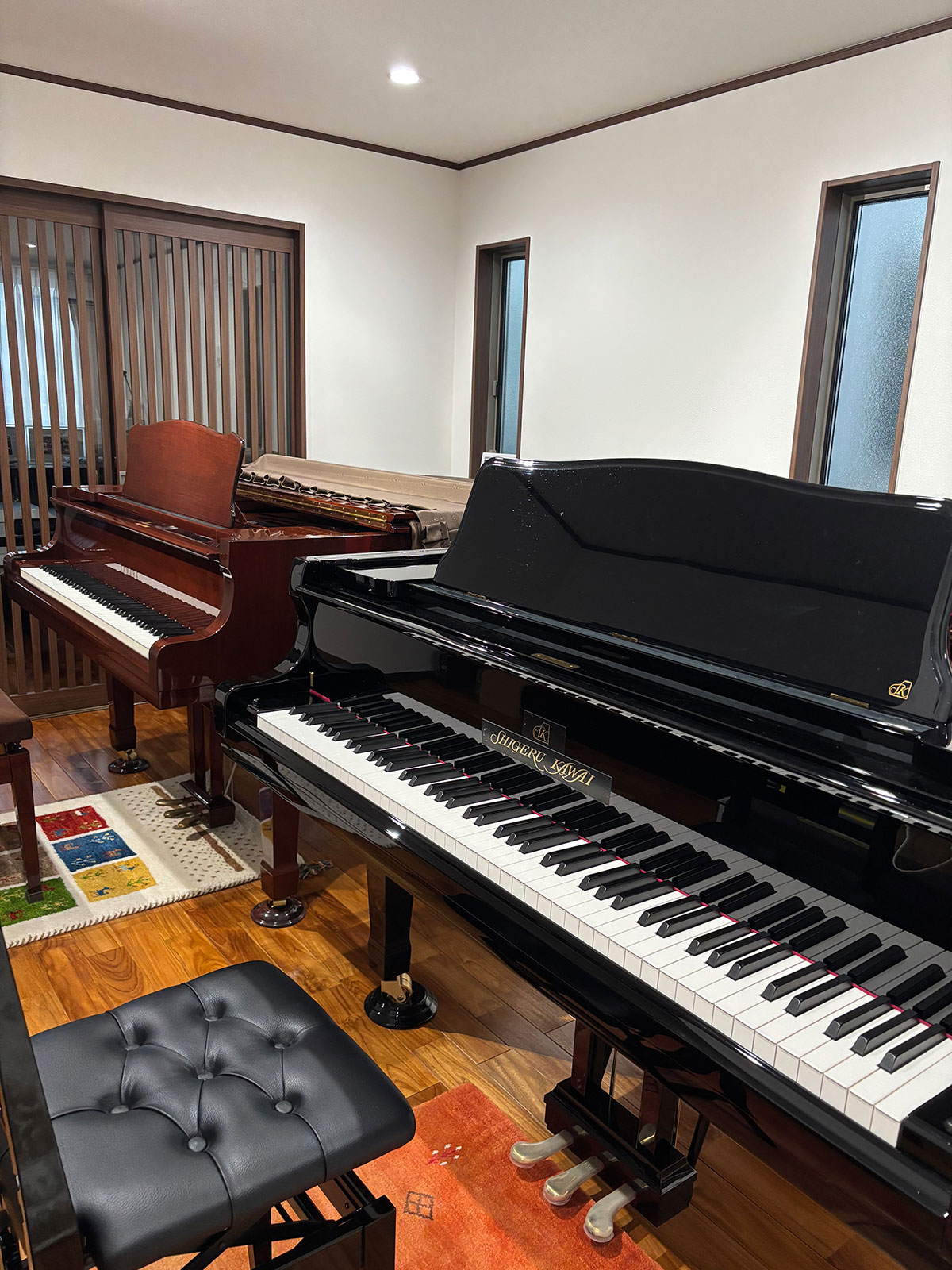 レッスン室ピアノ